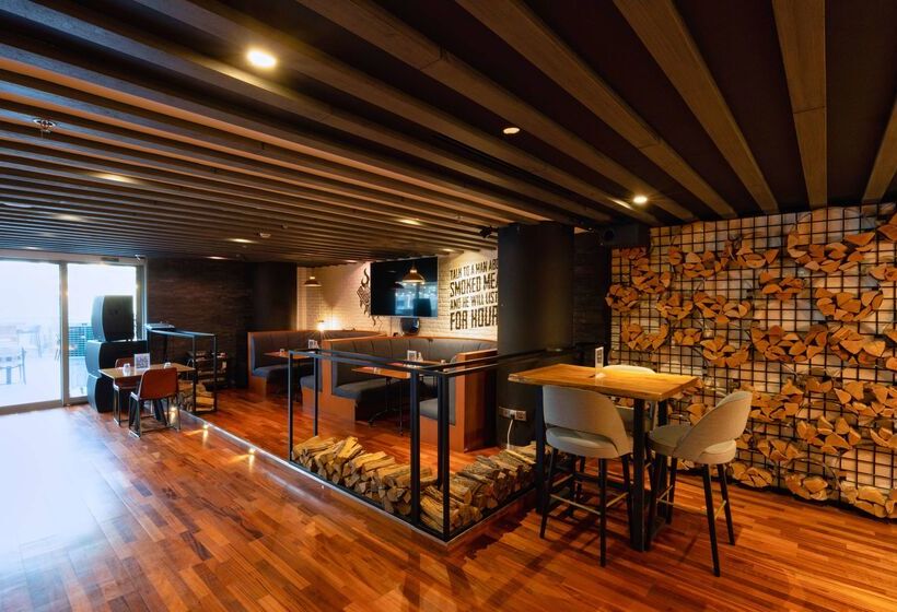 Отель The First Collection Marina