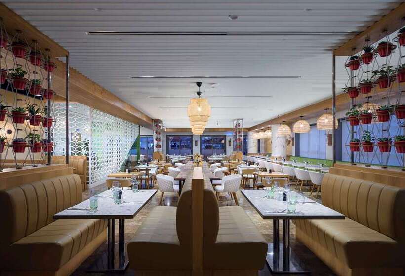 Отель The First Collection Marina