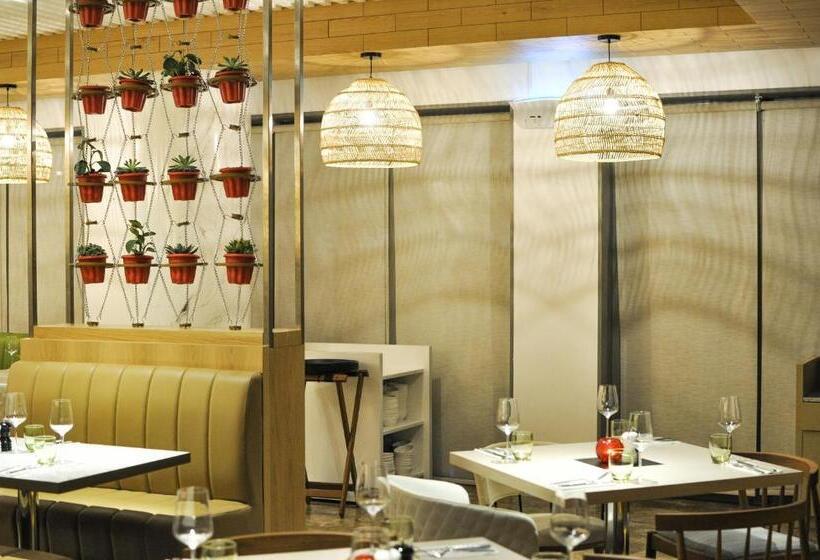 Отель The First Collection Marina