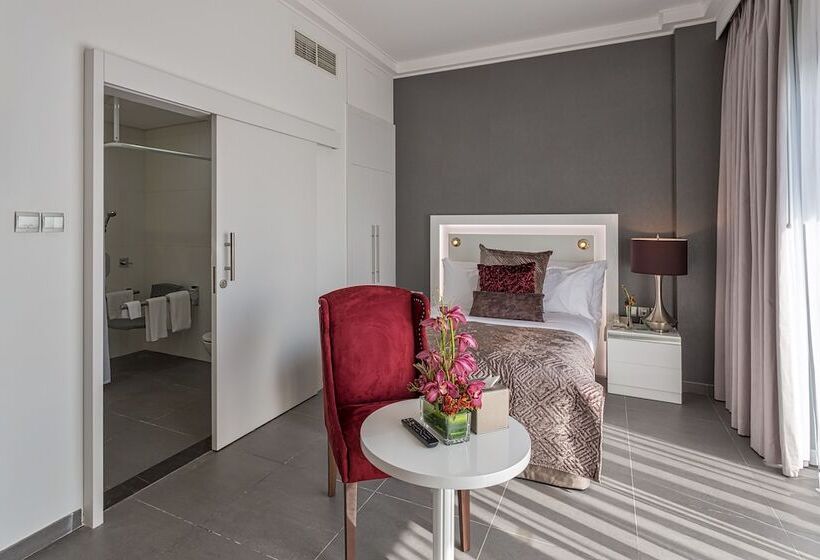 Отель The First Collection Marina