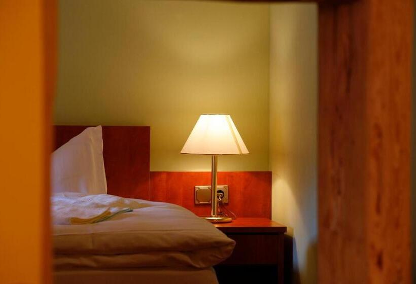 Отель Zum Kanzler