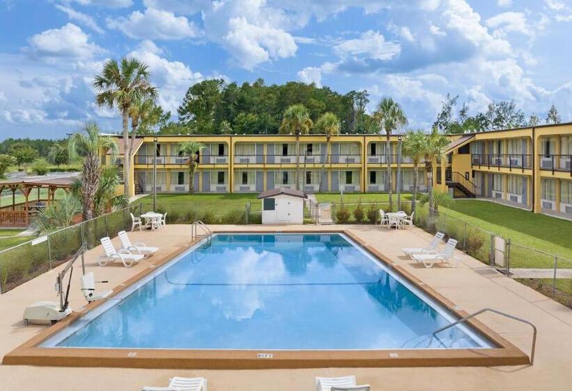 فندق على الطريق Days Inn By Wyndham Lake City I75