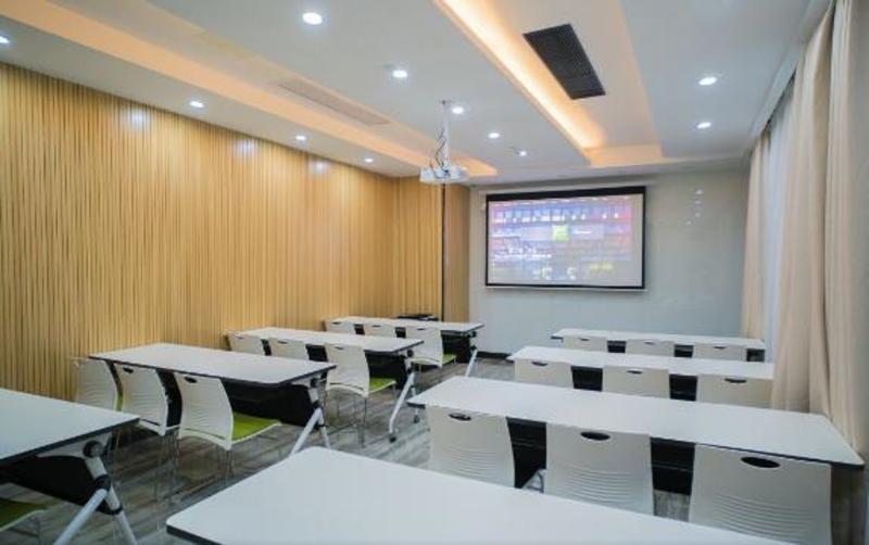 Отель Ibis Styles Dongguan Changan Wanda Plaza