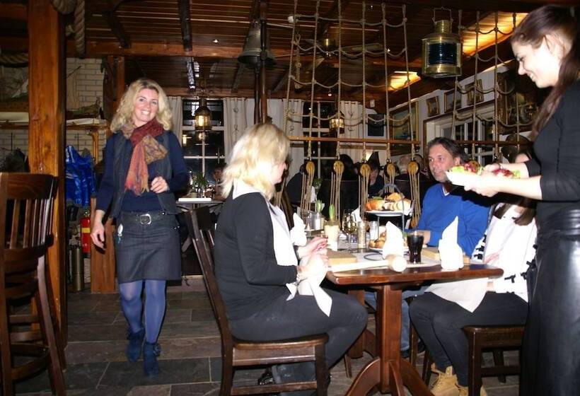 ホテル Restaurant De Boekanier