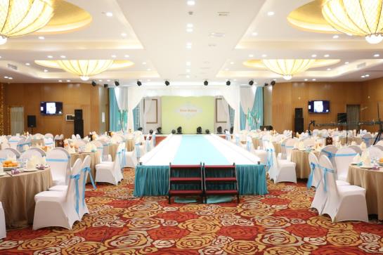 בית מלון כפרי The Grand Plaza