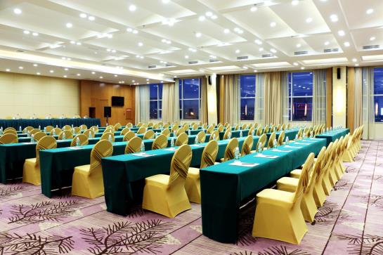 בית מלון כפרי The Grand Plaza