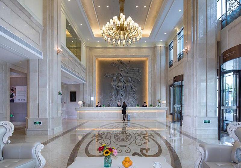 Отель Vienna International