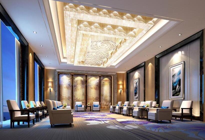 Отель Wanda Realm Longyan