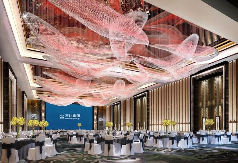 Отель Wanda Realm Longyan