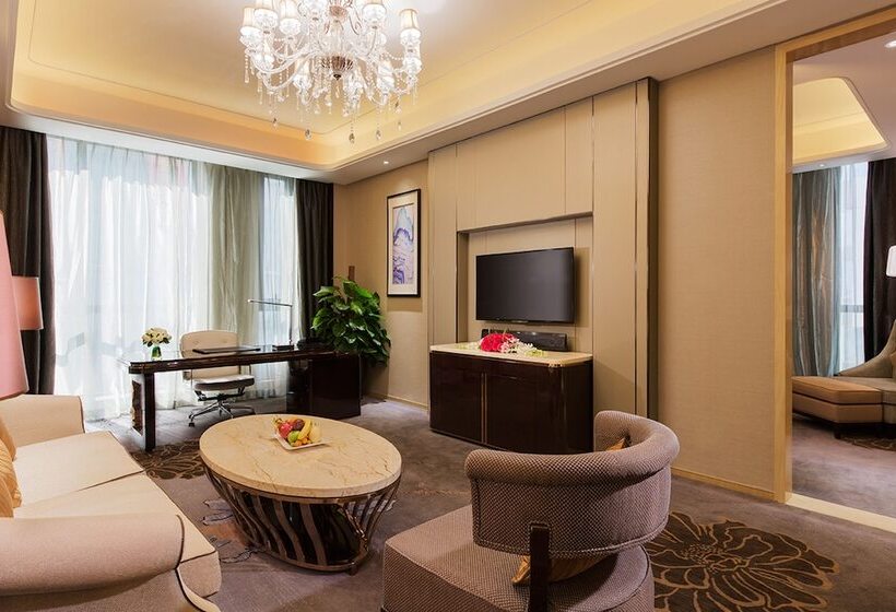 Отель Wanda Realm Longyan