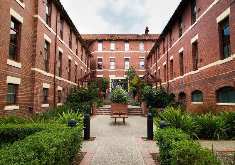 فندق Yarra House Campus Summer Stays