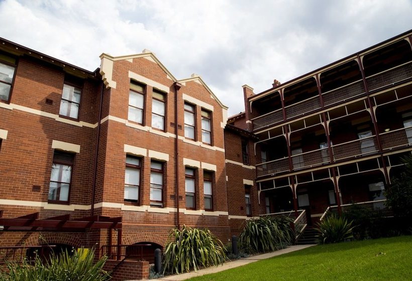 فندق Yarra House Campus Summer Stays