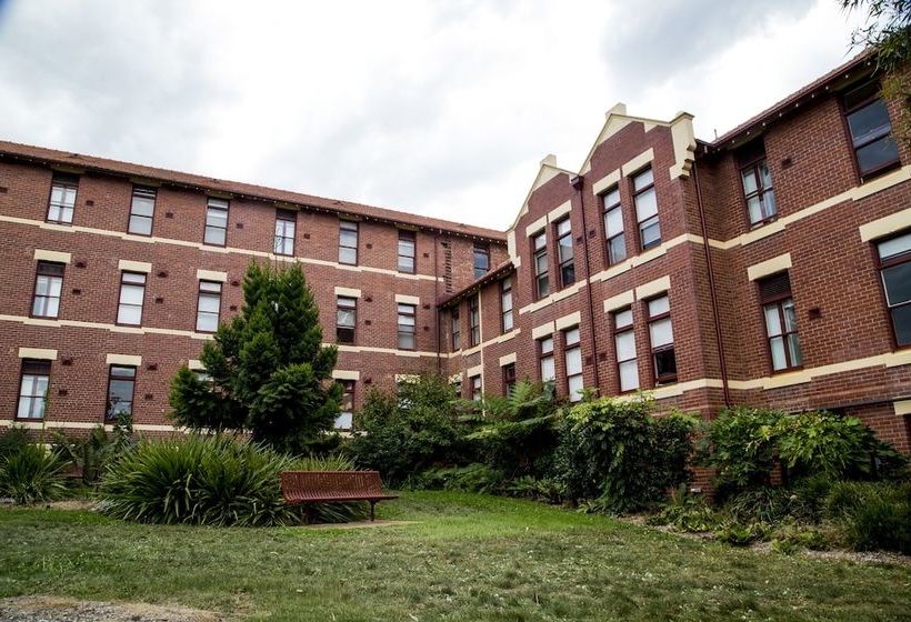فندق Yarra House Campus Summer Stays