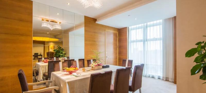 فندق Aile Crown Holiday