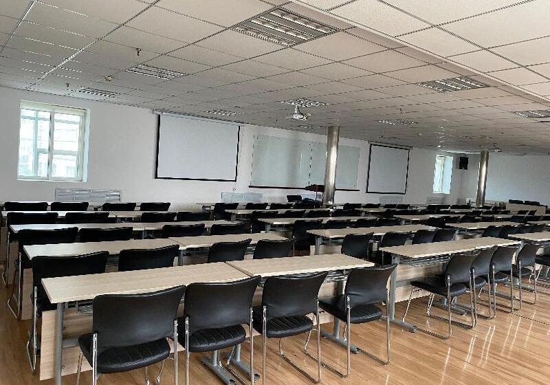 酒店 Hanting  Baoding Train Station East Square