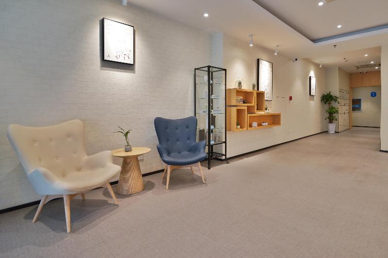 酒店 Hanting  Baoding Train Station East Square