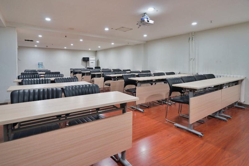 酒店 Hanting  Baoding Train Station East Square