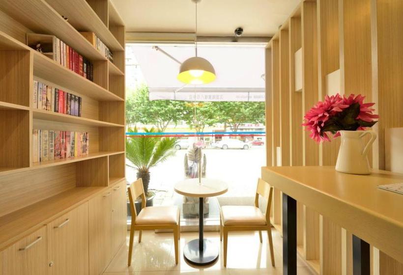 בית מלון כפרי Hanting Express Dalian Huanan Square