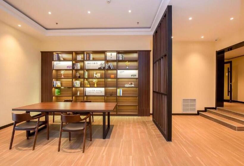 Hanting Hotel Shijiazhuang Jianhe Bridge Metro Station