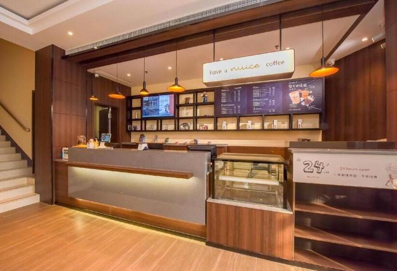 Hanting Hotel Shijiazhuang Jianhe Bridge Metro Station