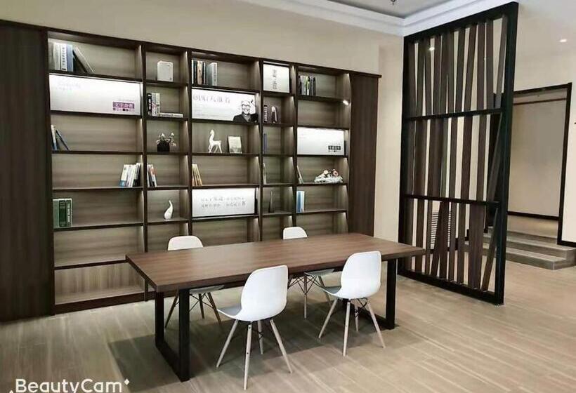 Hanting Hotel Shijiazhuang Jianhe Bridge Metro Station