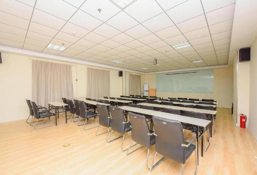 Hanting Hotel Shijiazhuang Jianhe Bridge Metro Station