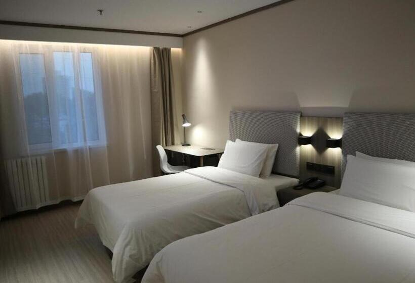 Hanting Hotel Shijiazhuang Jianhe Bridge Metro Station