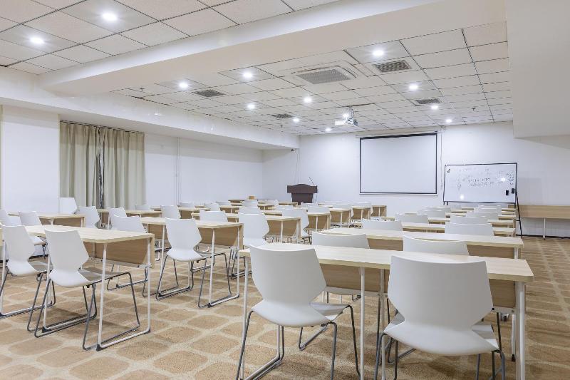 בית מלון כפרי Hanting  Weifang Dongfeng Dong Street Taihua