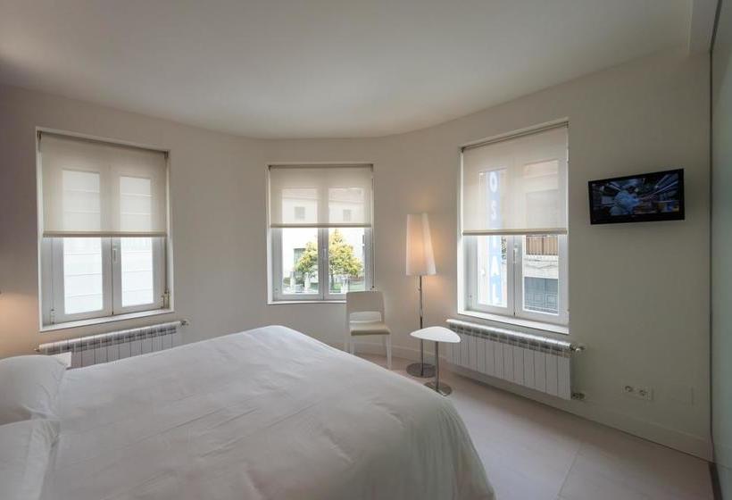 هتل Monjes Magnos