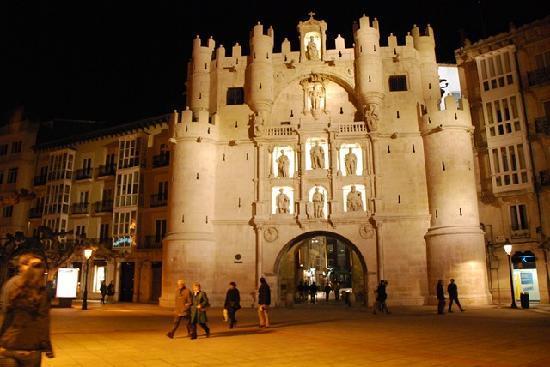 هتل Monjes Magnos