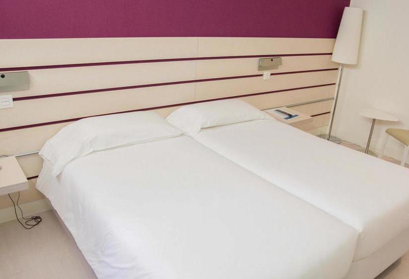 هتل Monjes Magnos