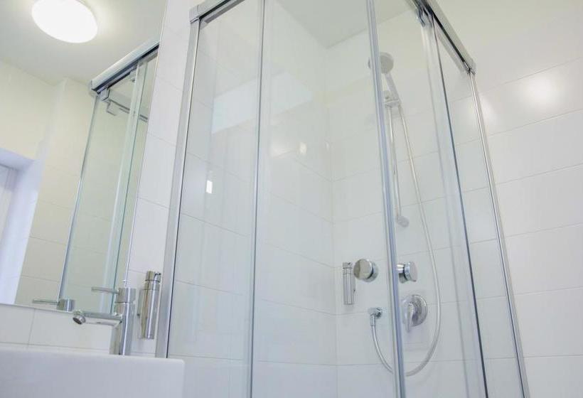 هتل Monjes Magnos