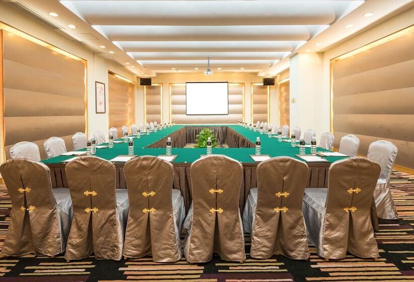 Отель Qinghe Jin Jiang International