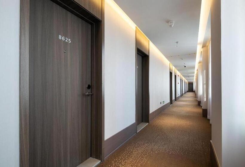 Hanting Hotel Changsha Railway Station Metro Station