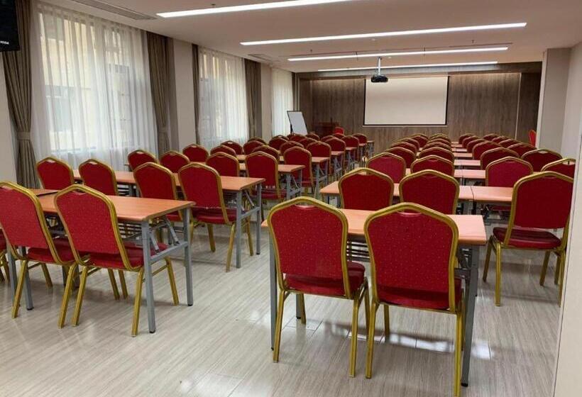 Hanting Hotel Changsha Railway Station Metro Station