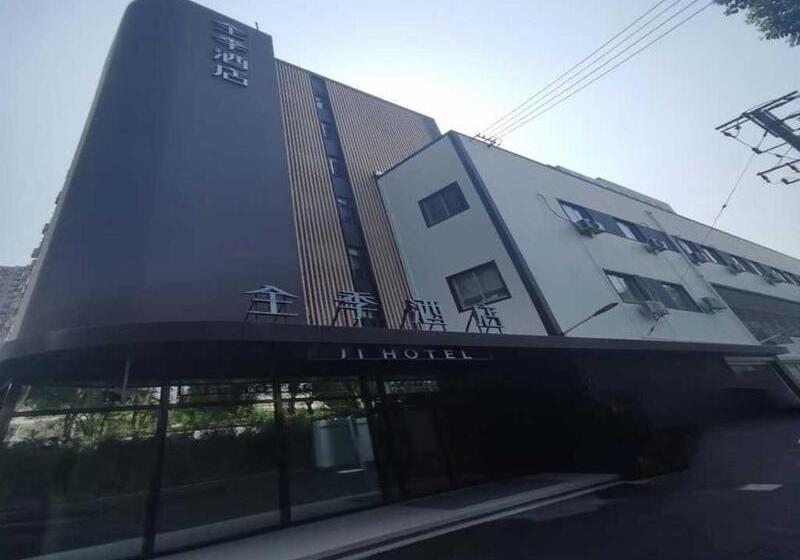 Ji Hotel Shanghai Xujiahui Caobao Road Metro Station