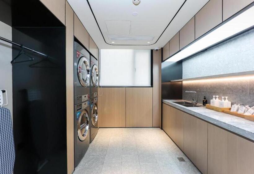 Ji Hotel Shanghai Xujiahui Caobao Road Metro Station