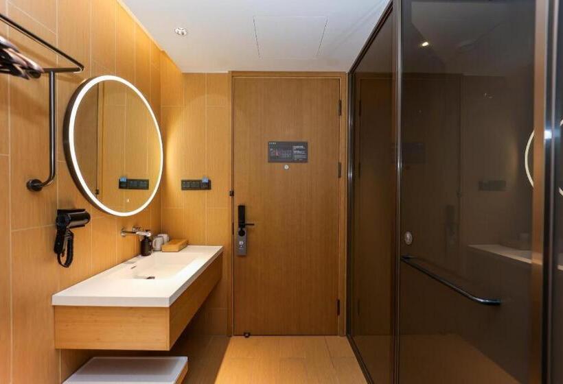 Ji Hotel Shanghai Xujiahui Caobao Road Metro Station