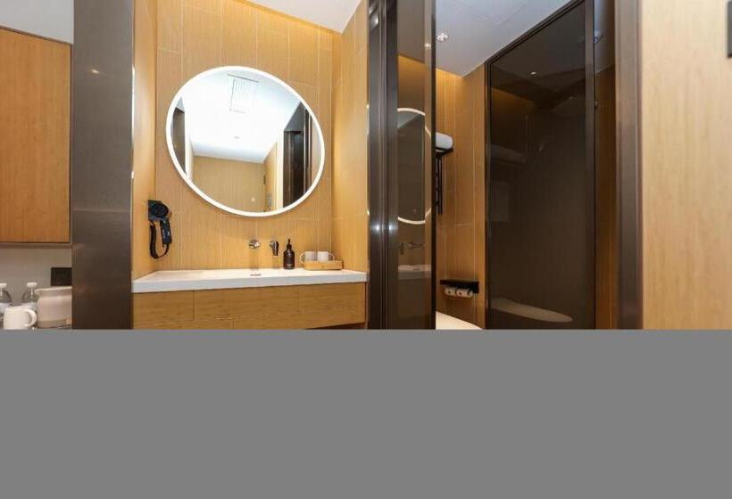 Ji Hotel Shanghai Xujiahui Caobao Road Metro Station