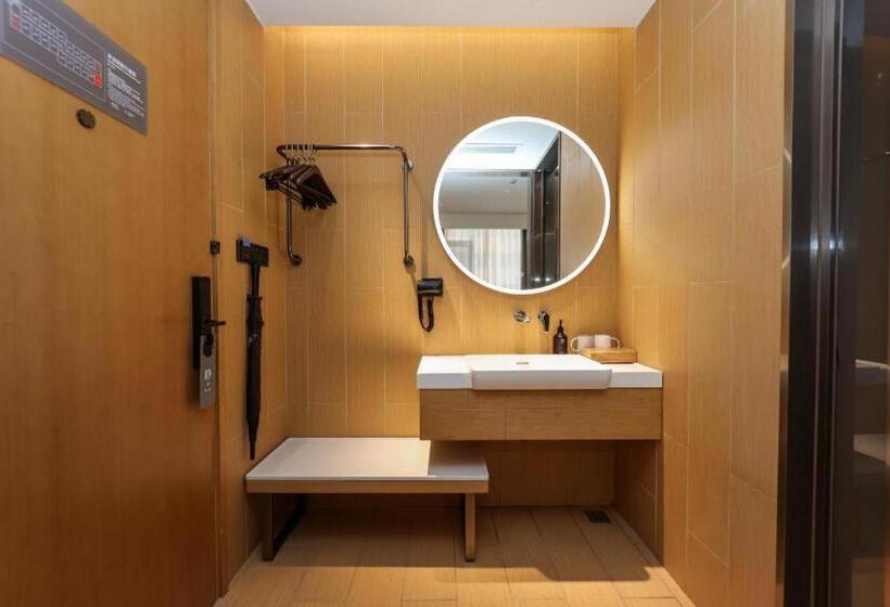 Ji Hotel Shanghai Xujiahui Caobao Road Metro Station