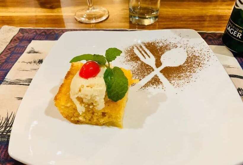 酒店 Africa Awaits Lodge & Safaris