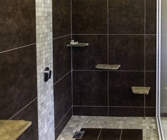 酒店 Africa Awaits Lodge & Safaris