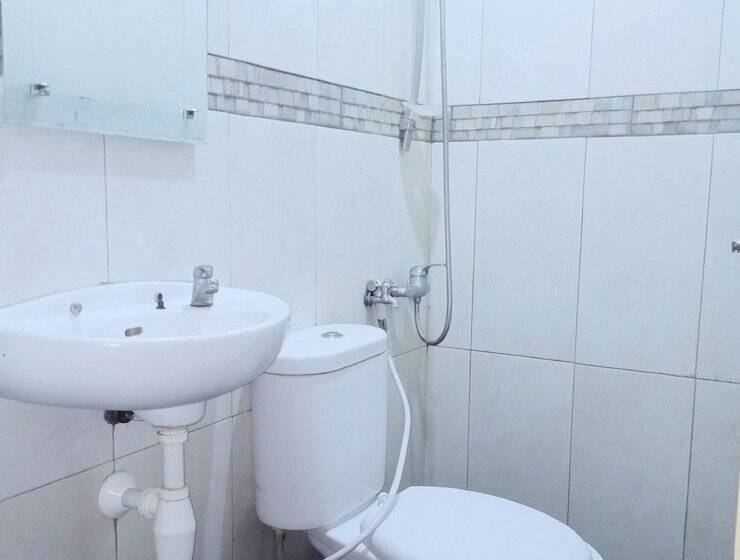 Отель Putri Gading 2 By Oyo Rooms