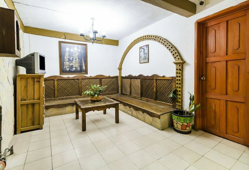 Oyo Hotel La Luna, Templo De Santo Domingo De Guzman