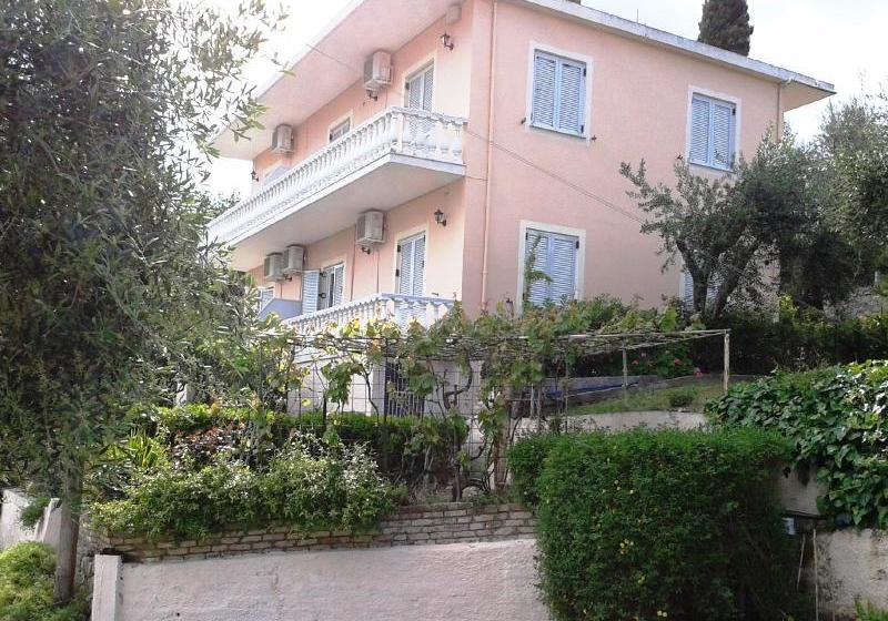Apostolos & Eleni Family Apartments