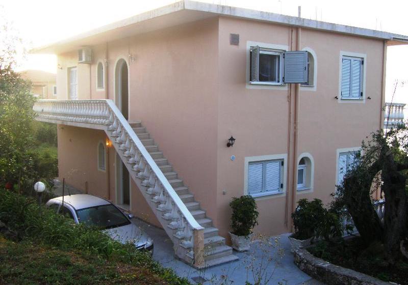 Apostolos & Eleni Family Apartments