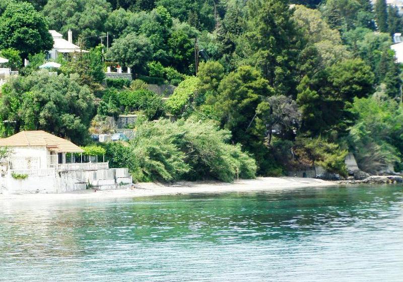 Apostolos & Eleni Family Apartments