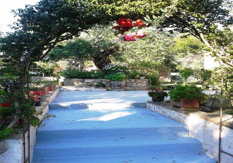 Apostolos & Eleni Family Apartments