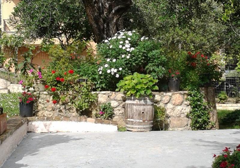 Apostolos & Eleni Family Apartments