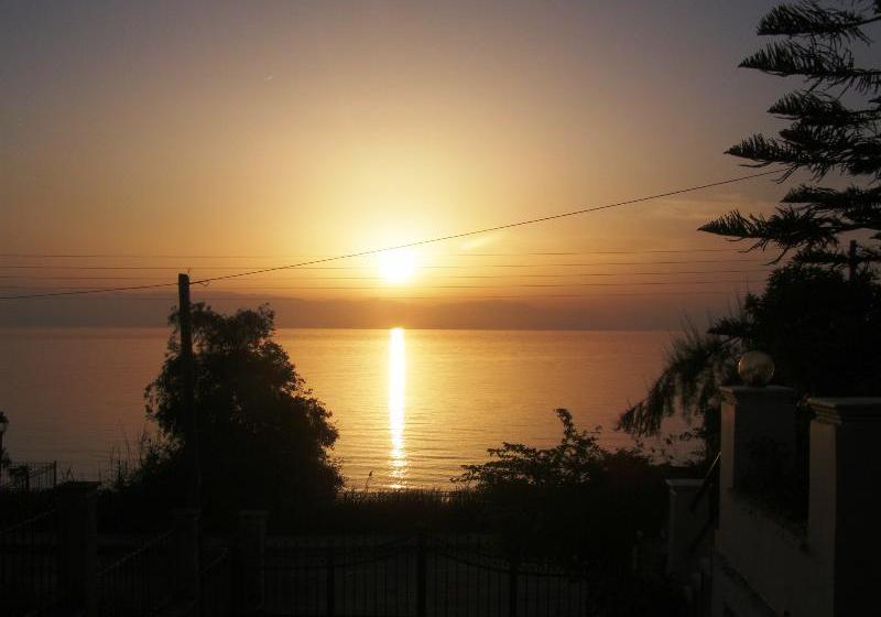 Apostolos & Eleni Family Apartments